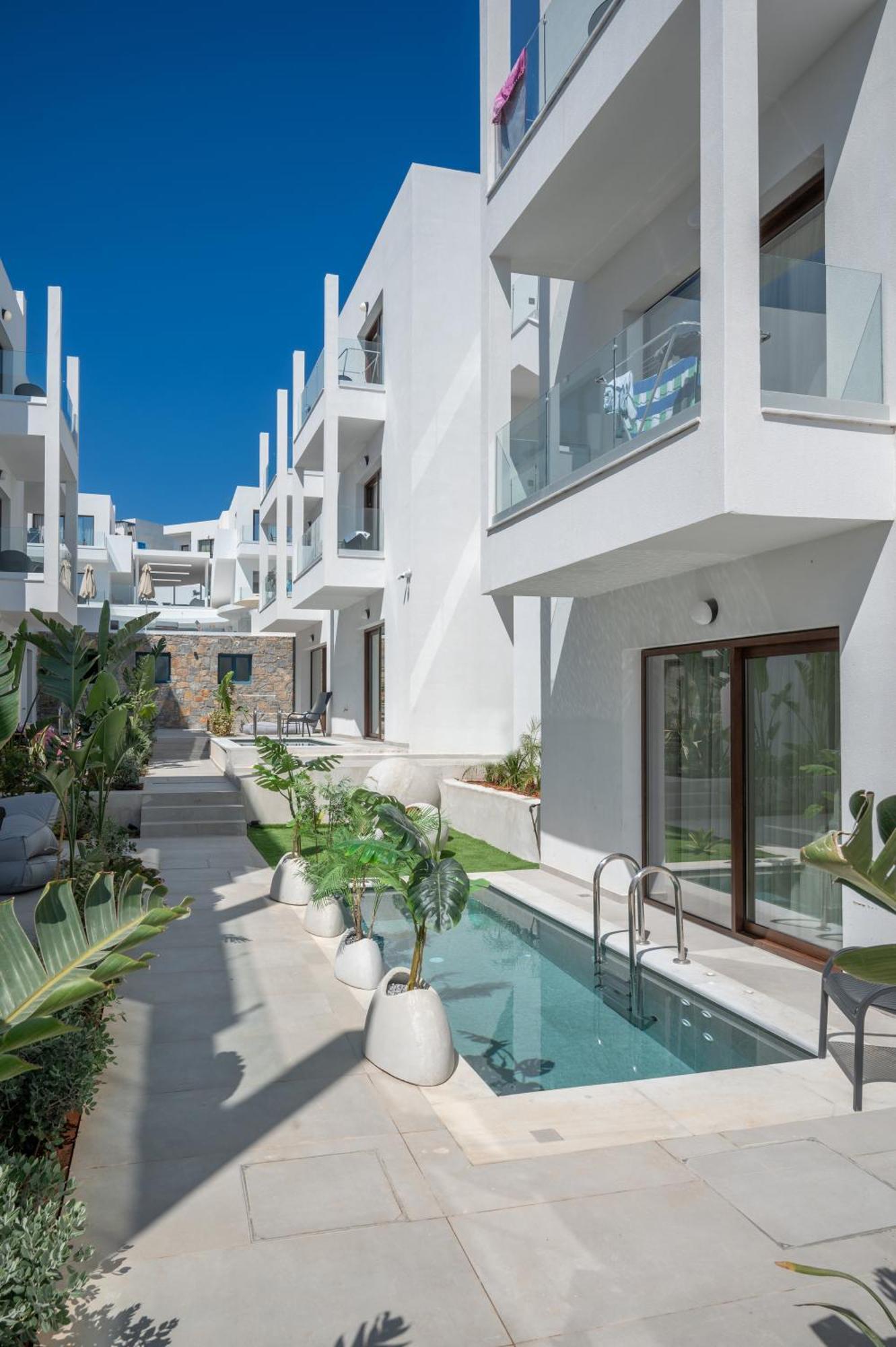 Mika Villas & Suites แอร์ซอนิสซอส ภายนอก รูปภาพ