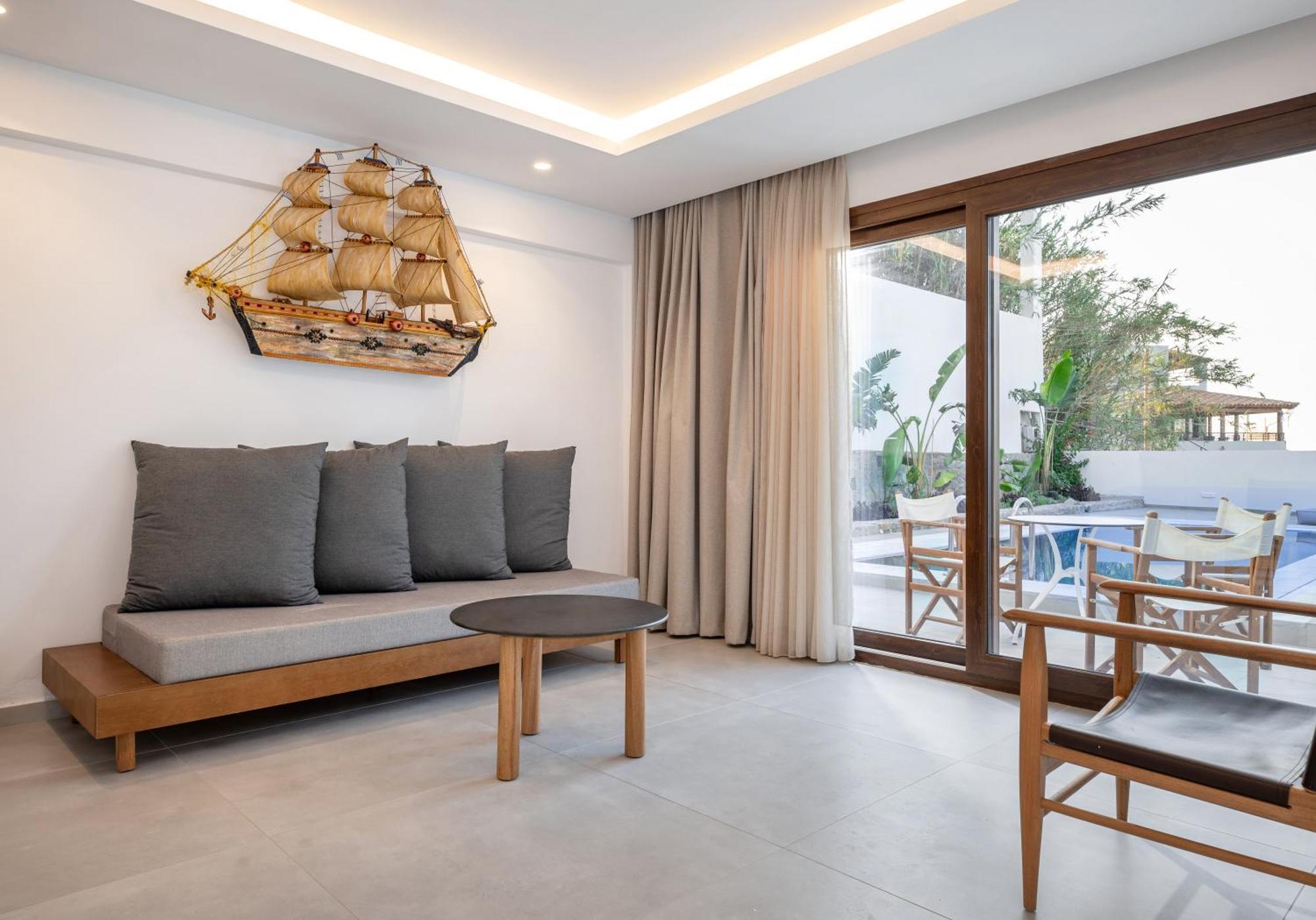 Mika Villas & Suites แอร์ซอนิสซอส ห้อง รูปภาพ