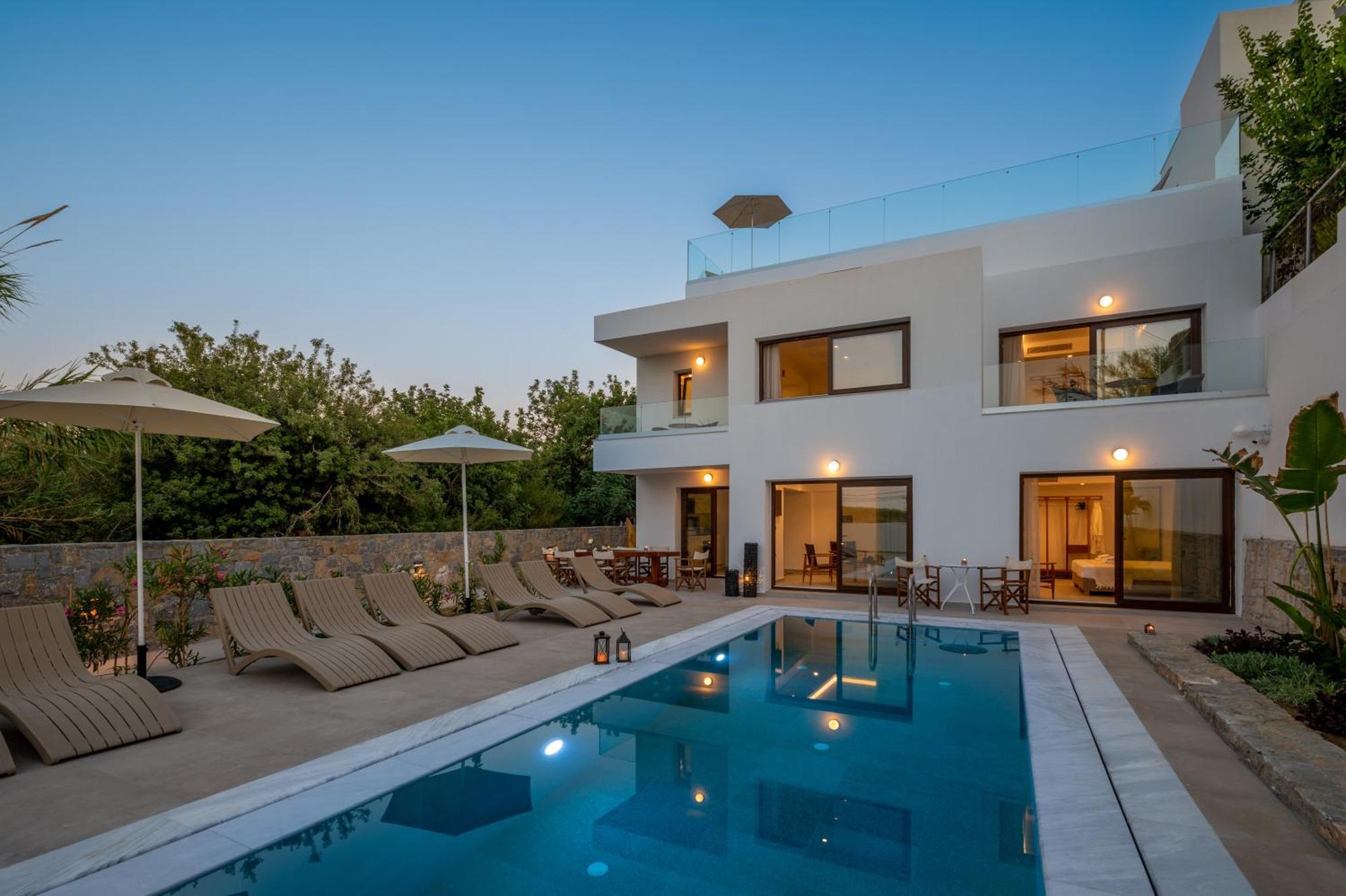 Mika Villas & Suites แอร์ซอนิสซอส ห้อง รูปภาพ